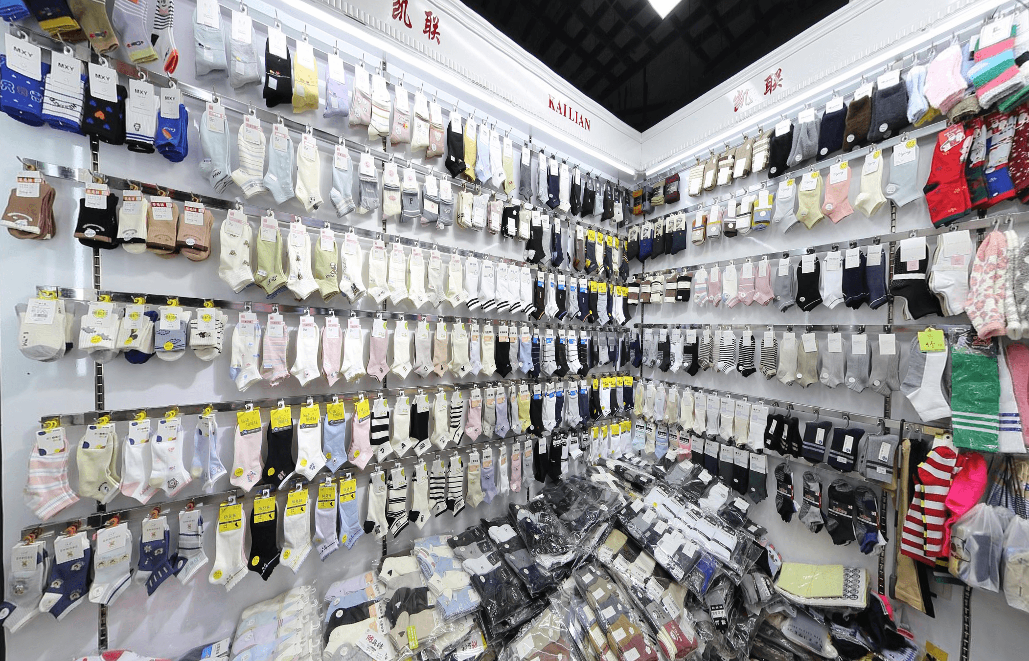 Underwear, Belts & Scarves Wholesale in Yiwu: District 4 Floor 4 Guide